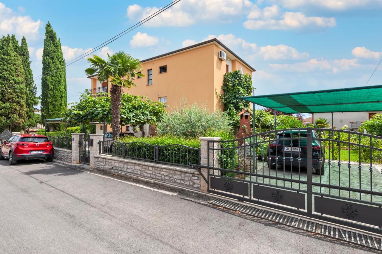 Banko Apartments ロヴィニ エクステリア 写真