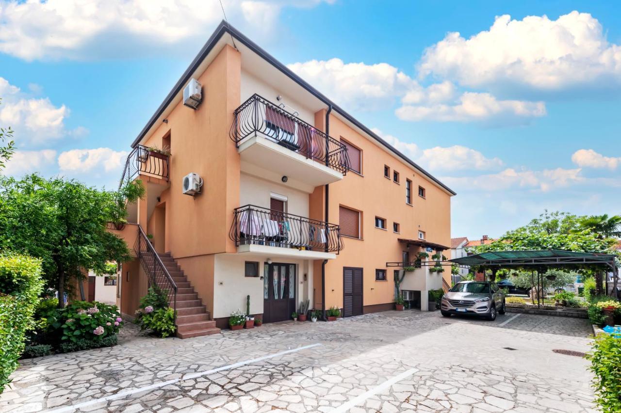 Banko Apartments ロヴィニ エクステリア 写真