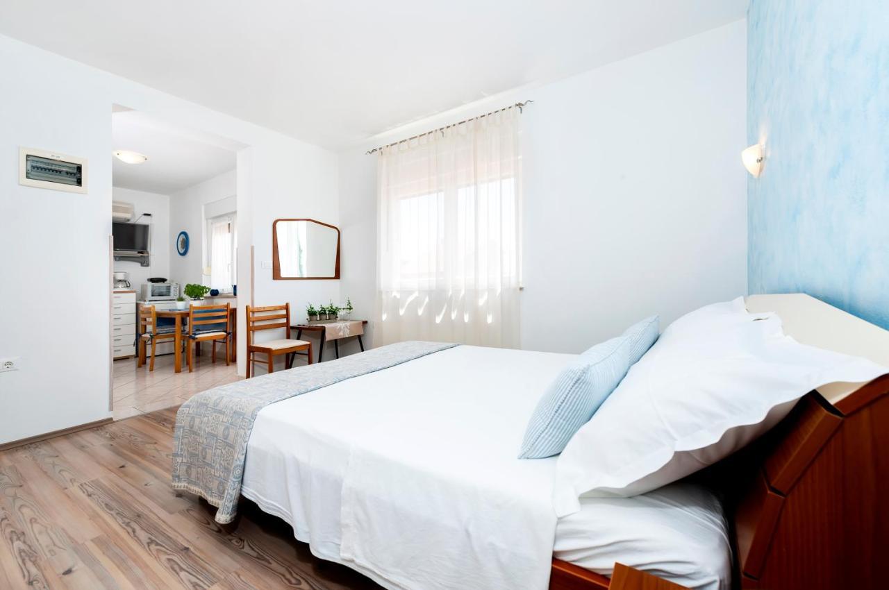 Banko Apartments ロヴィニ エクステリア 写真