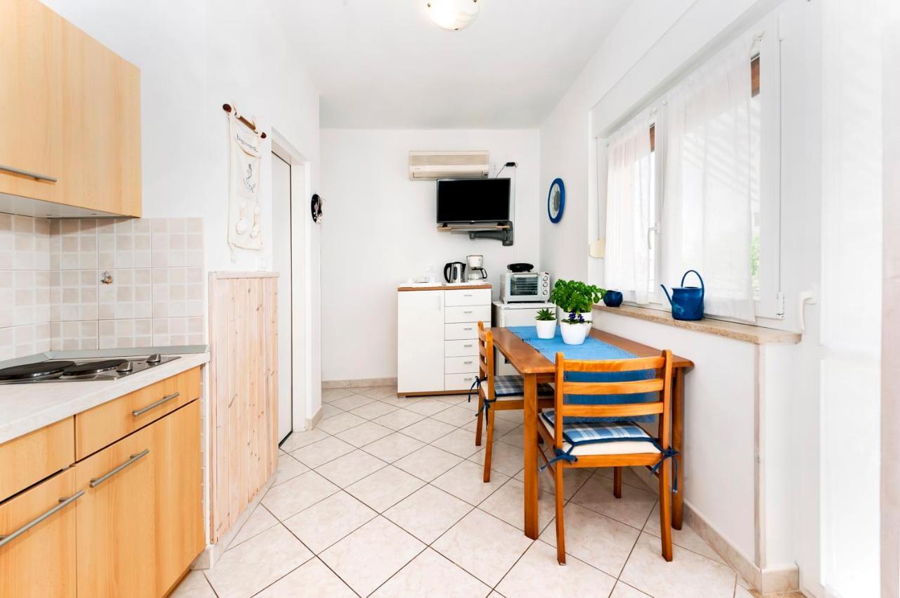 Banko Apartments ロヴィニ エクステリア 写真