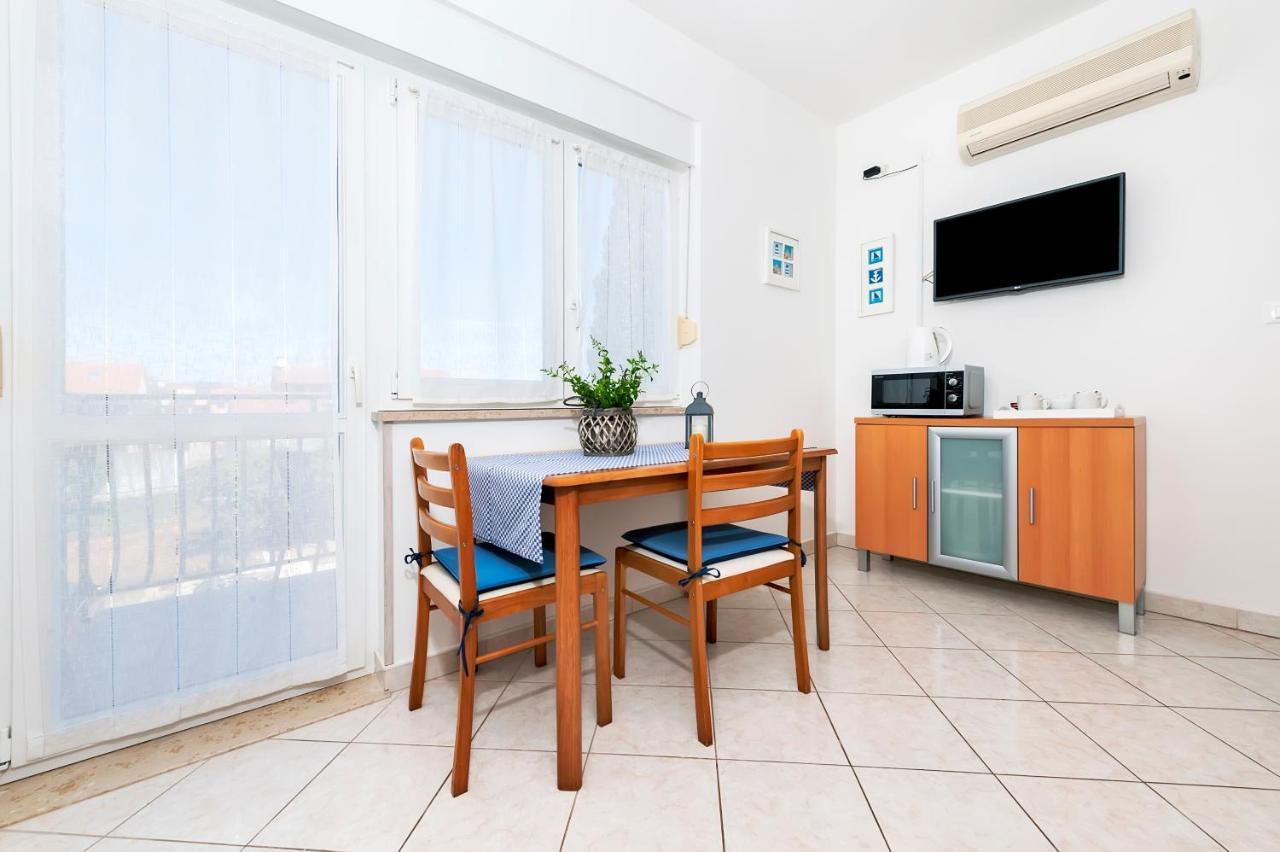 Banko Apartments ロヴィニ エクステリア 写真