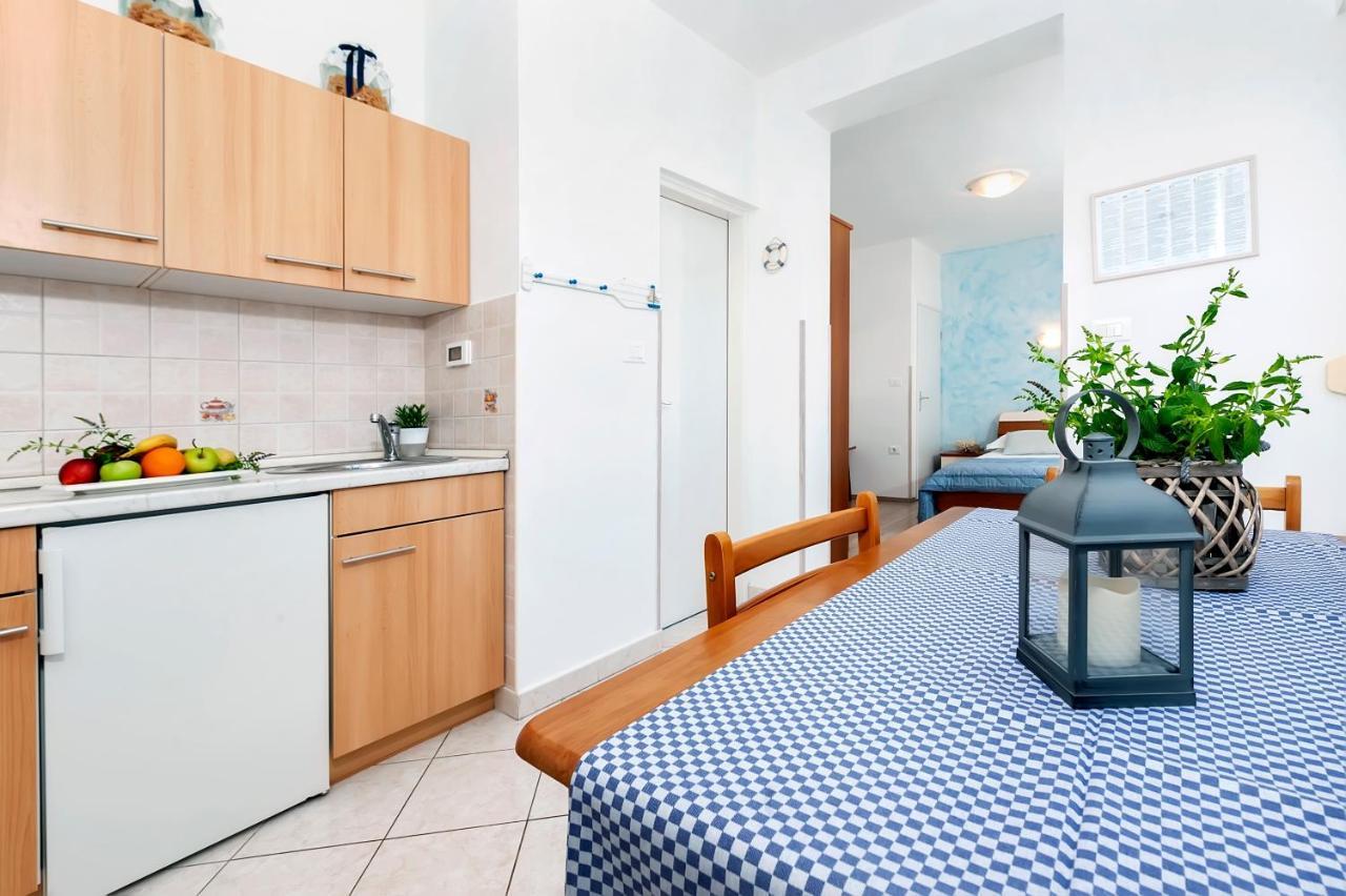 Banko Apartments ロヴィニ エクステリア 写真