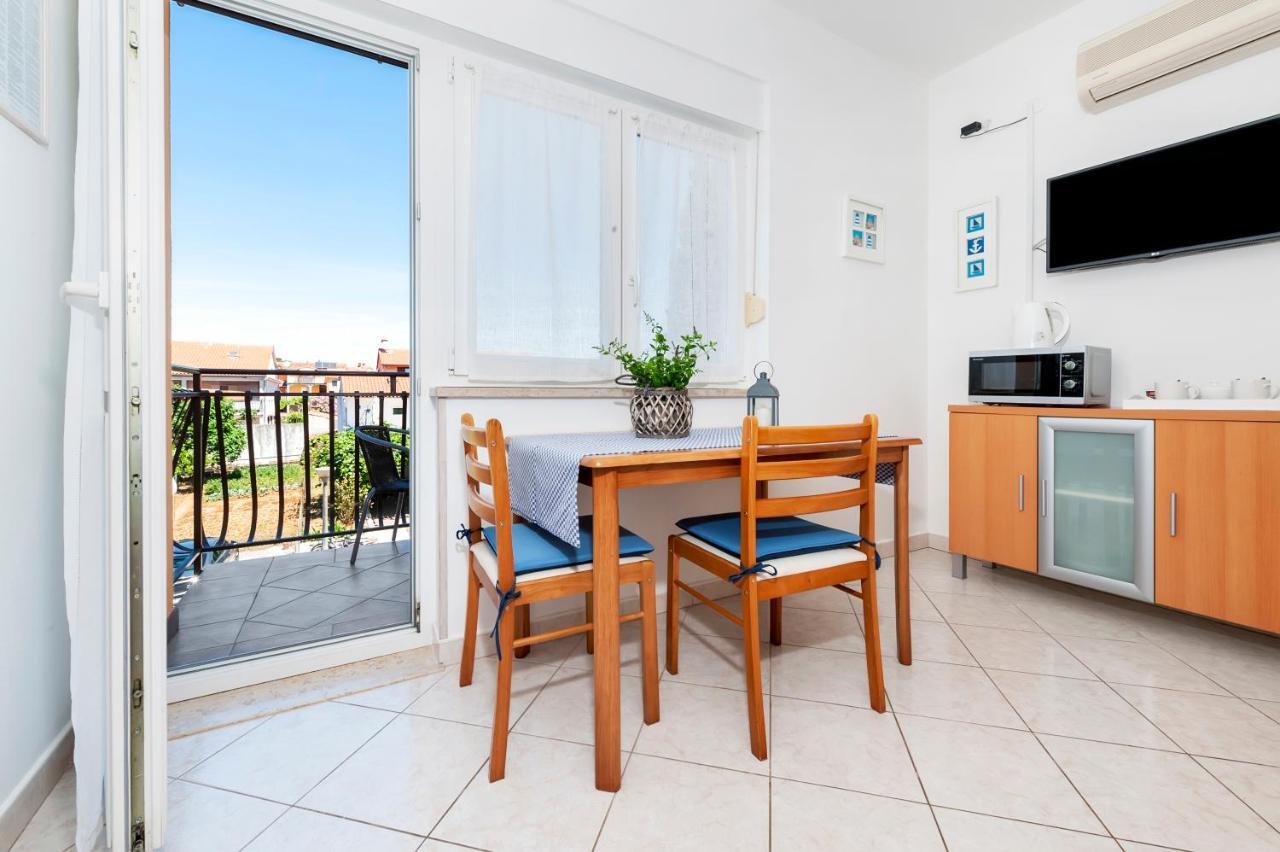 Banko Apartments ロヴィニ エクステリア 写真